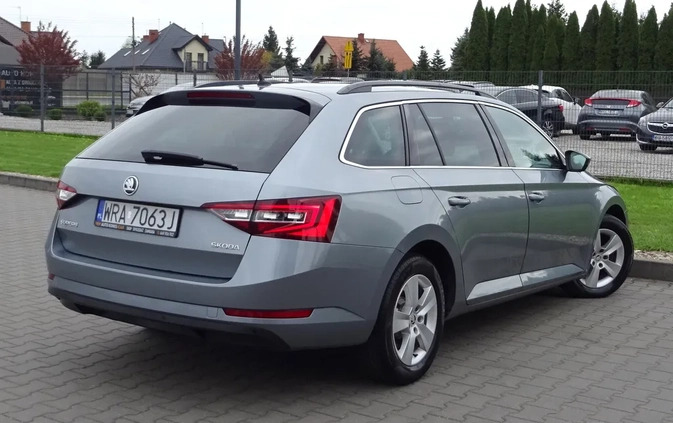 Skoda Superb cena 59900 przebieg: 245000, rok produkcji 2016 z Halinów małe 529